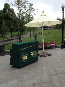 Tamis Covers Piano on the Plaza